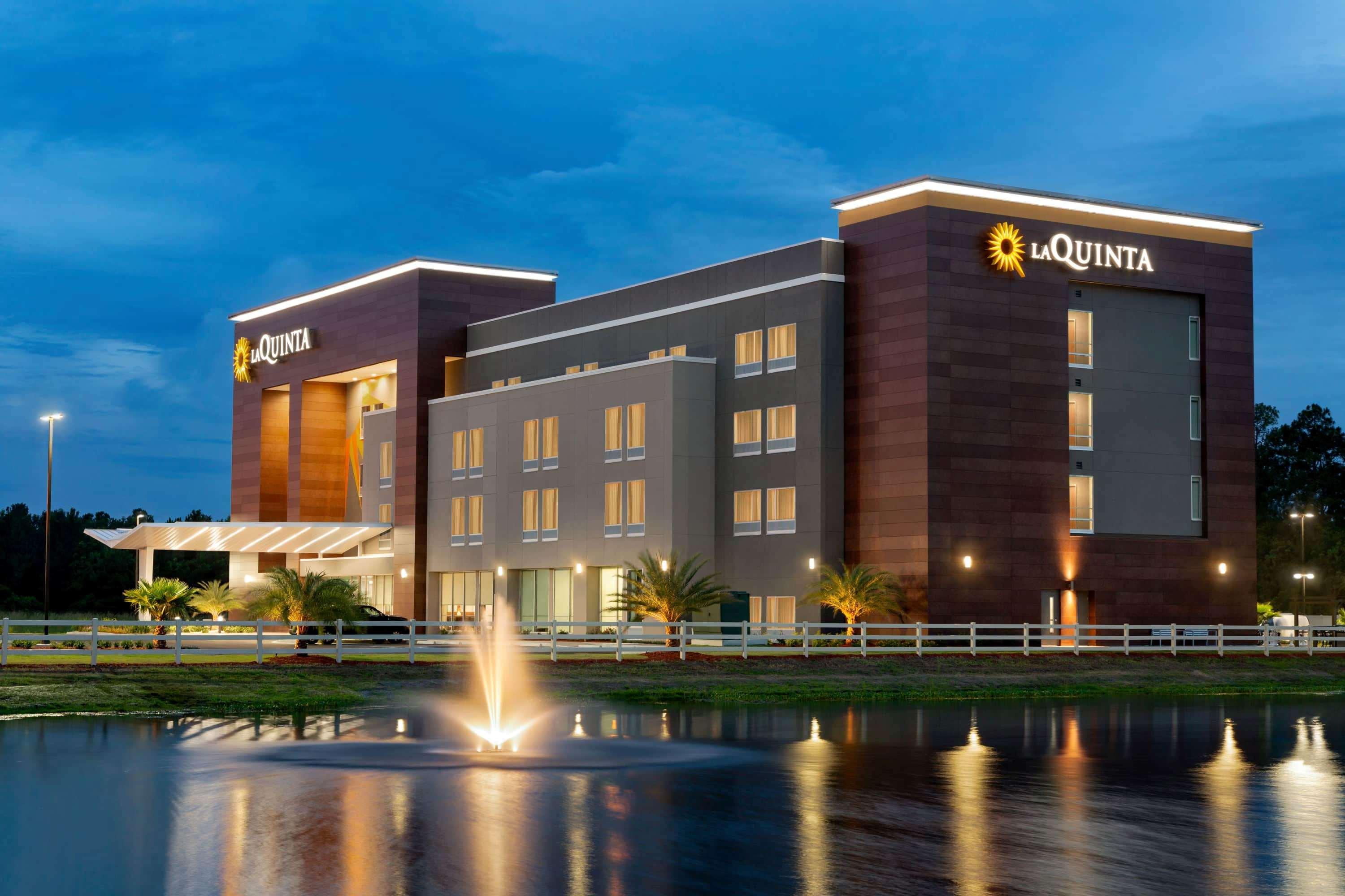 Отель La Quinta Brunswick/Golden Isles Экстерьер фото